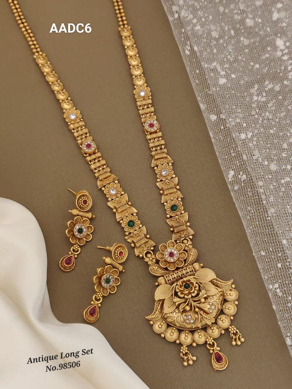 AADC6 Chunky Antique Jewellery Set With Earrings